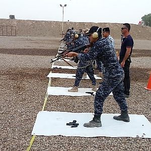 Iraqi federal police small arms training at Camp Dublin (near Baghdad) - YouTube