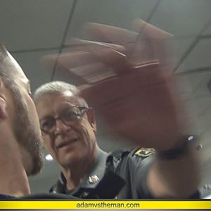 Baltimore TSA & Airport Police assault journalist for filming at checkpoint - YouTube