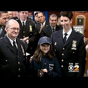 NYPD Honors Texas Girl Who Sent Cards Of Support After Deaths Of 2 Brooklyn Officers - YouTube