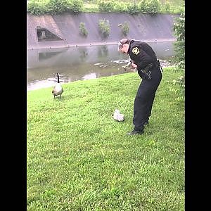 Mother Goose thanks Cincinnati Police - YouTube