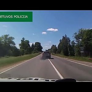 Driver Uses Smokescreen, Throws Spikes, During Dramatic High-Speed Chase in Lithuania - YouTube