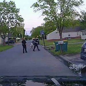 Cops Stop To Play Basketball With Child - YouTube