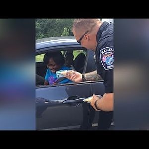 Cops Shock Drivers By Giving Them Ice Cream Instead of Traffic Tickets - YouTube