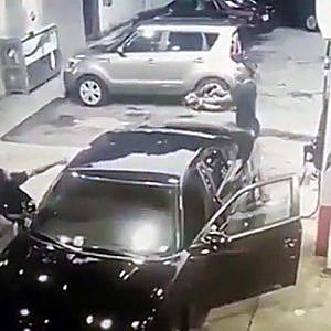 SEE IT: Atlanta gas station customer pulls out AK in pump-side shootout - YouTube