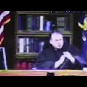 Furious judge throws off his robe and tackles aggressive defendant who was resisting arrest in court - YouTube