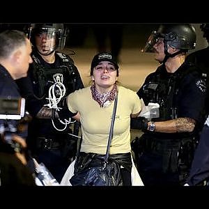 Los Angeles Police arrest anti-Trump protesters - YouTube