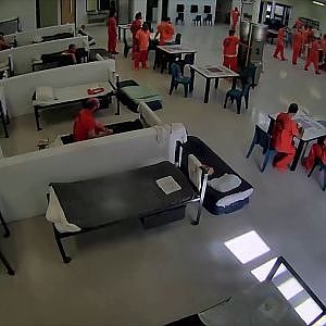 Hillsborough County inmate attacks a detention deputy and attempts to strangle him - YouTube