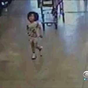 Woman Seen On Camera Abandoning Toddler At Crowded Grocery Store - YouTube